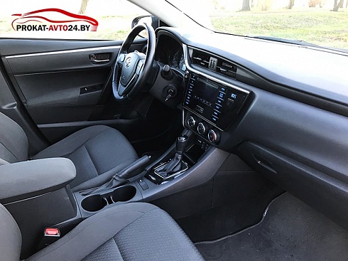 Toyota Corolla - фото салона