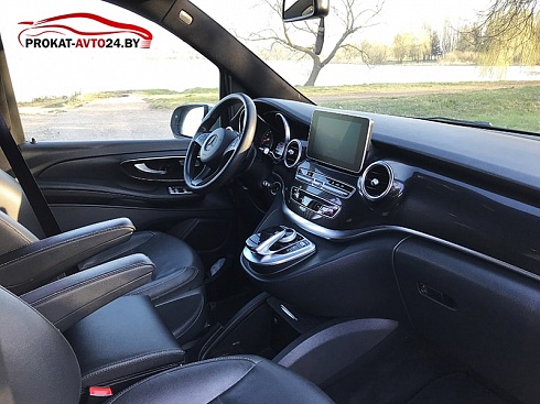 Mercedes Benz V-class W447 - фото приборной панели