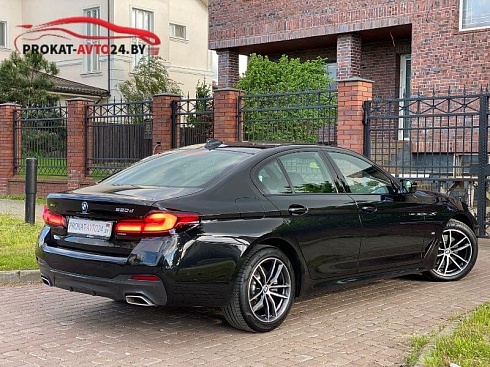 BMW 5 cерия G30 черного цвета