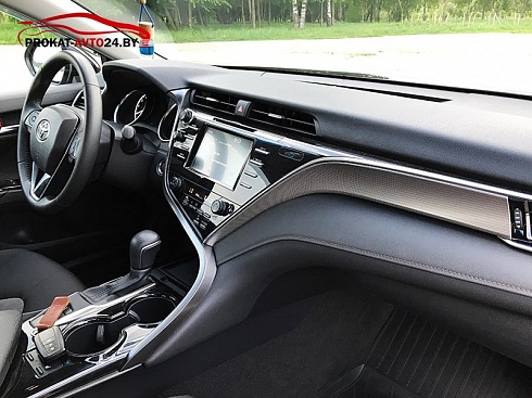 Фото салона и приборной панели Toyota Camry