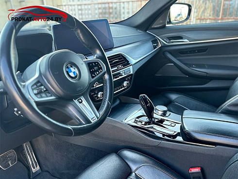 Фото салона BMW 530d XDrive G30 Рестайлинг 2022 в максимальной комплектации