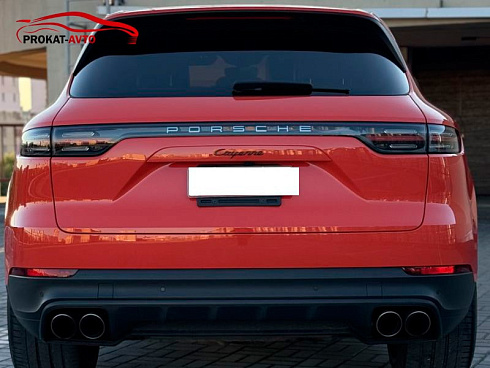 Красный Porsche Cayenne III 2021 года